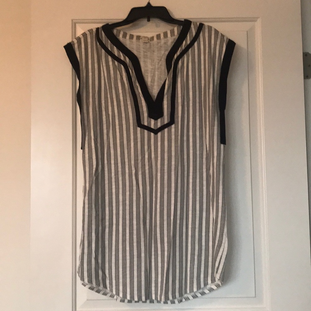 Black and white j crew tunic